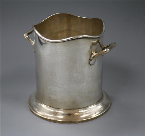 A silver siphon holder, H 15cm; 19.71oz